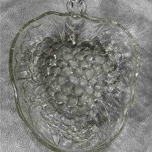 Vintage clear glass fruit bowl “ bunch of grapes”- show off your fruits